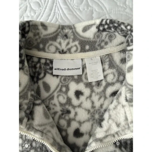 Alfred Dunner Women's XL Fleece Zip Up Jacket In Floral Mandala Pattern - Picture 4 of 5